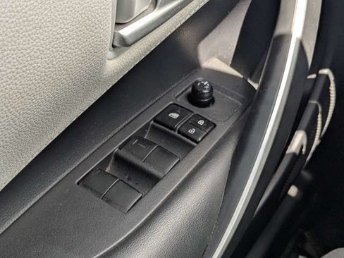 Used 2020 Toyota Corolla SE FWD image 18