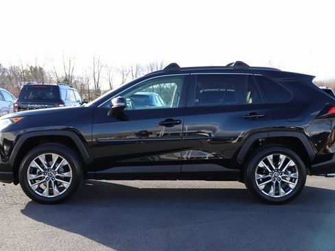 Used 2019 Toyota RAV4 XLE Premium image 4