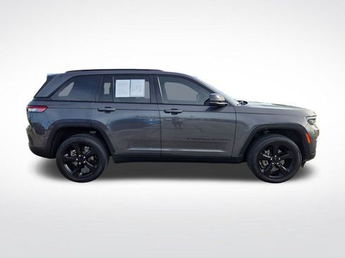 Used 2023 Jeep Grand Cherokee Altitude AWD/4WD image 2