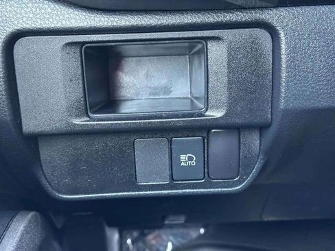 Used 2018 Toyota Tacoma SR5 AWD/4WD image 49