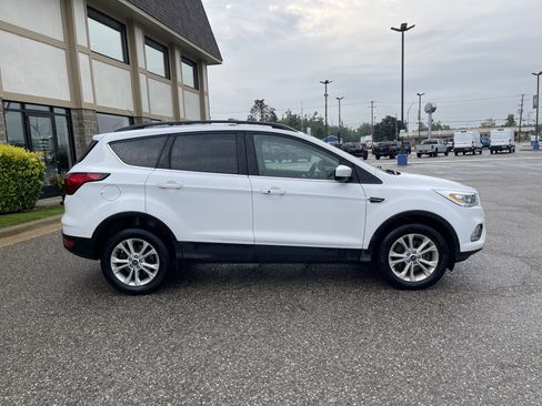Used 2019 Ford Escape SEL AWD/4WD image 3