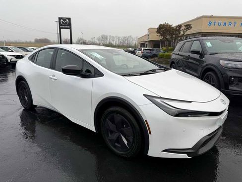 Used 2024 Toyota Prius LE image 1