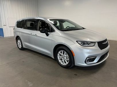 Used 2024 Chrysler Pacifica Touring-L