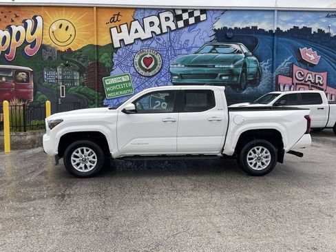 Used 2024 Toyota Tacoma SR5 AWD/4WD image 2