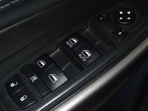 Used 2019 Jeep Cherokee Limited FWD image 27