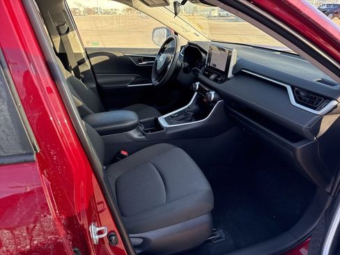 Used 2025 Toyota RAV4 XLE image 18