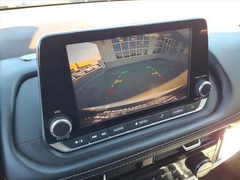 Used 2022 Nissan Rogue SV w/ SV Premium Package image 18