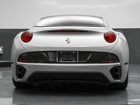 Used 2011 Ferrari California image 10