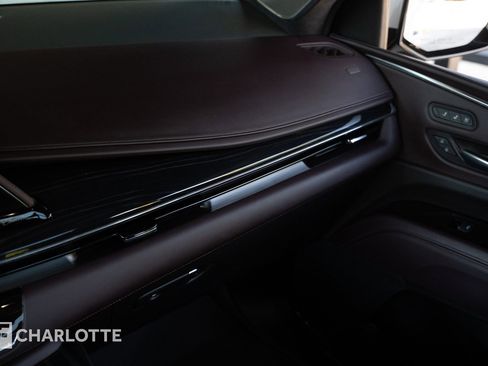 Used 2023 Cadillac Escalade V w/ LPO, ONYX Package image 23