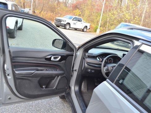 Used 2023 Jeep Compass Trailhawk image 15