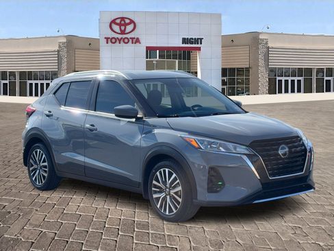 Used 2021 Nissan Kicks SV image 9