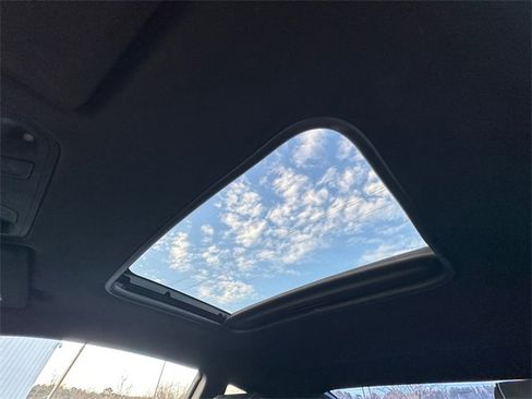 Used 2021 Chevrolet Camaro LT w/ Technology Package image 24