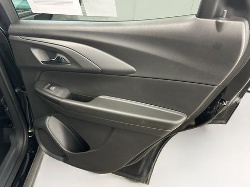 Used 2025 Chevrolet TrailBlazer LT AWD/4WD image 30