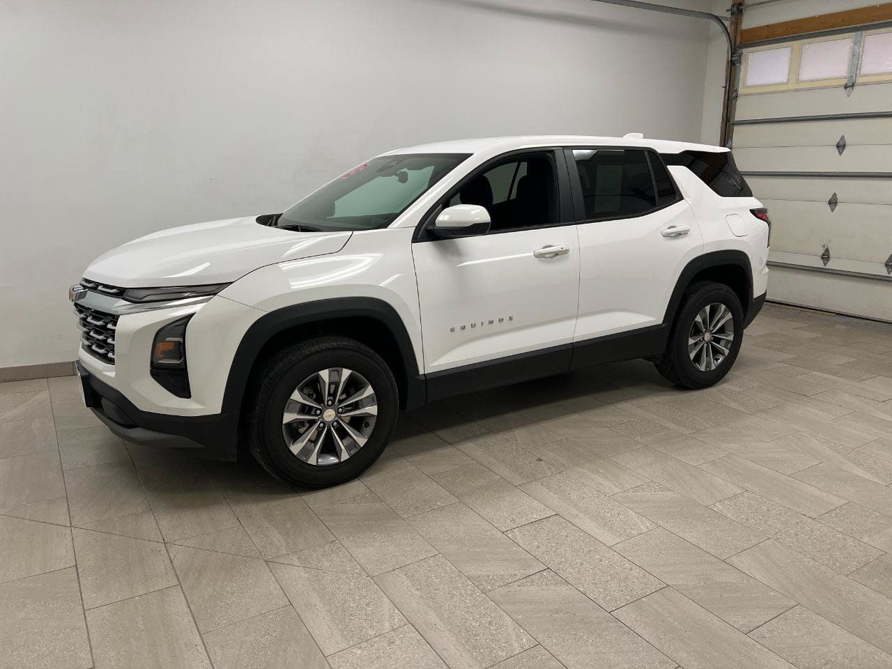 Used 2025 Chevrolet Equinox LT FWD image 7