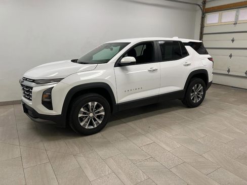 Used 2025 Chevrolet Equinox LT FWD image 7