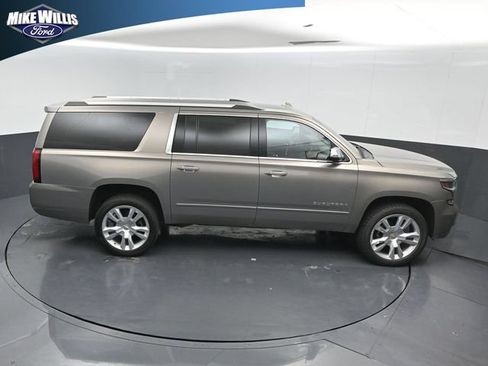 Used 2019 Chevrolet Suburban Premier RWD image 16