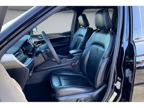 Used 2024 Jeep Grand Cherokee Limited AWD/4WD image 22