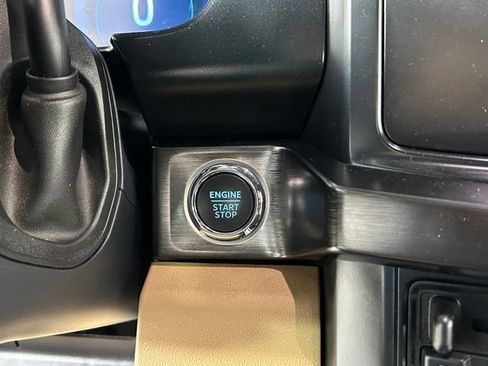 Used 2024 Ford F250 Lariat AWD/4WD image 36