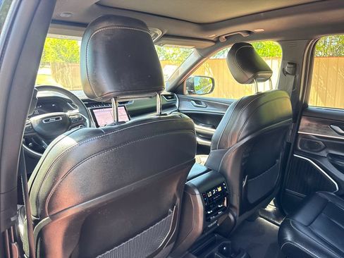 Used 2024 Jeep Grand Cherokee L Limited w/ Luxury Tech Group II AWD/4WD image 24