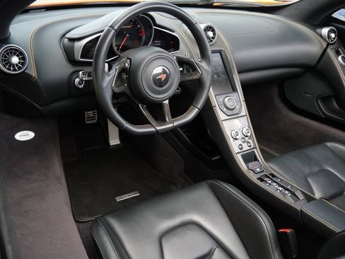 Used 2015 McLaren 650S Spider image 8