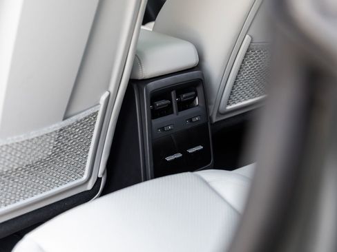 Certified 2025 Porsche Macan 4 Electric AWD/4WD image 33