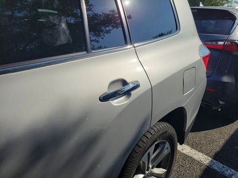 Used 2012 Toyota Highlander Limited w/ Tow Pkg AWD/4WD image 25