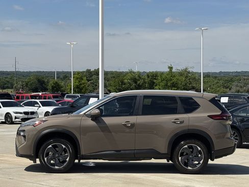 Used 2024 Nissan Rogue SV w/ SV Premium Package AWD/4WD image 3