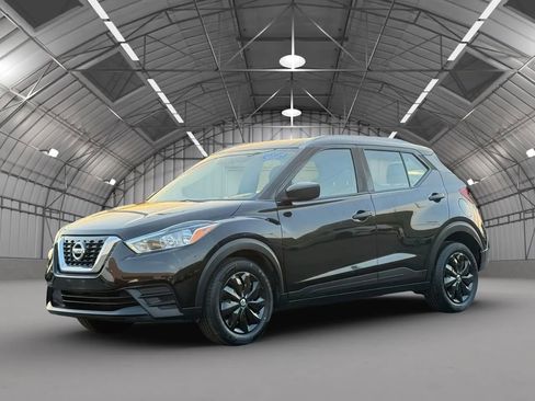 Used 2019 Nissan Kicks S image 3