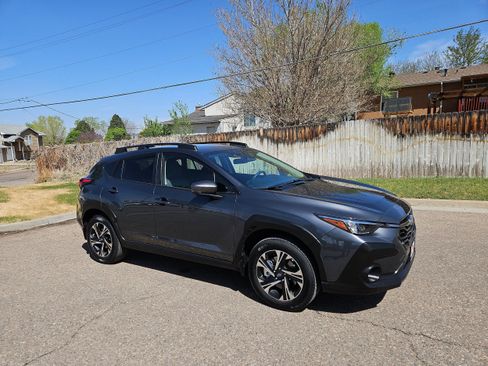 Used 2024 Subaru Crosstrek 2.0i Premium image 2