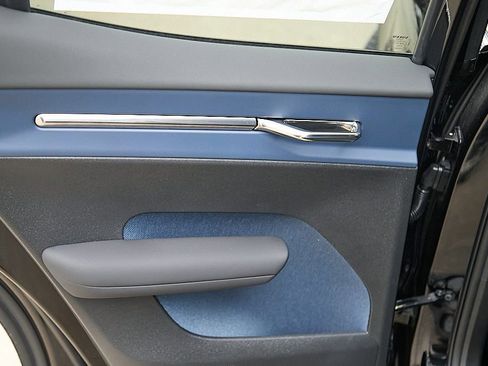 New 2026 Volvo EX30 Plus w/ Protection Package image 15