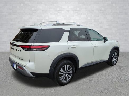 Used 2023 Nissan Pathfinder SL w/ Lighting Package (N92) image 4