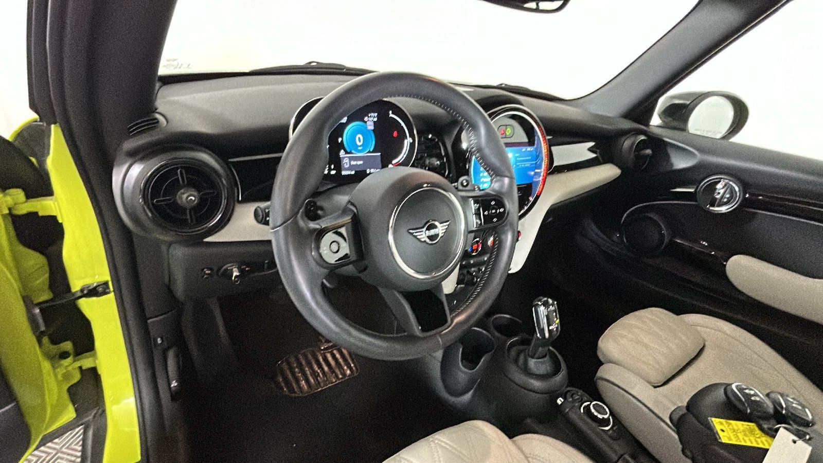 Used 2024 MINI Cooper S w/ Signature Upholstery Package FWD image 16