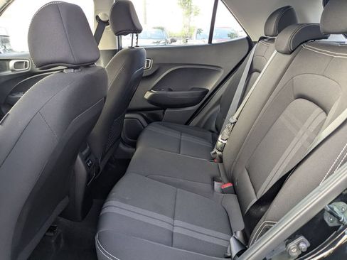 Used 2025 Hyundai Venue SEL FWD image 25