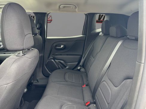 Used 2022 Jeep Renegade Latitude image 10