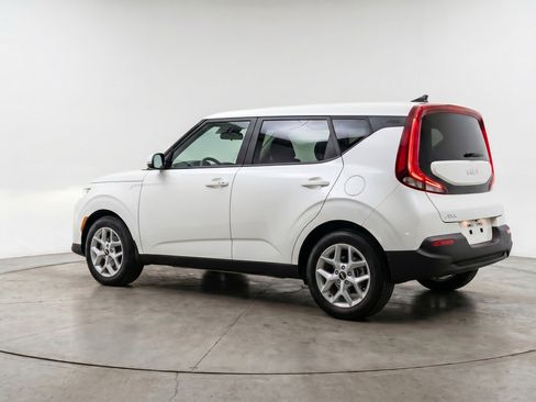 Used 2025 Kia Soul LX w/ LX Technology Package FWD image 6
