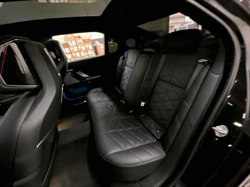 Used 2023 BMW 740i w/ Parking Assistance Package image 28