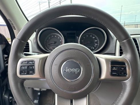 Used 2013 Jeep Grand Cherokee Laredo AWD/4WD image 19