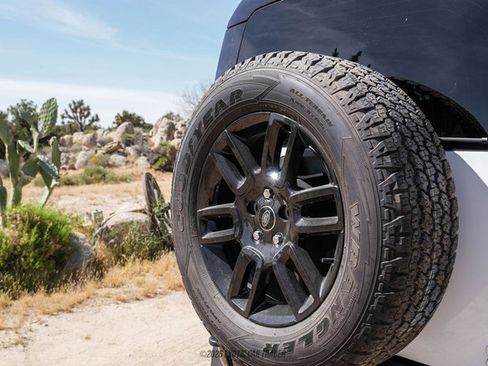 Used 2023 Land Rover Defender 90 X-Dynamic SE image 94