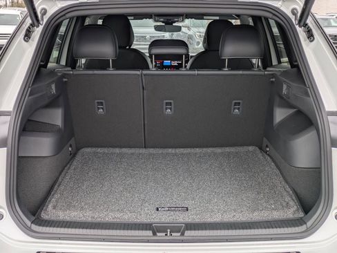 New 2026 Volkswagen Tiguan SE R-Line FWD image 13