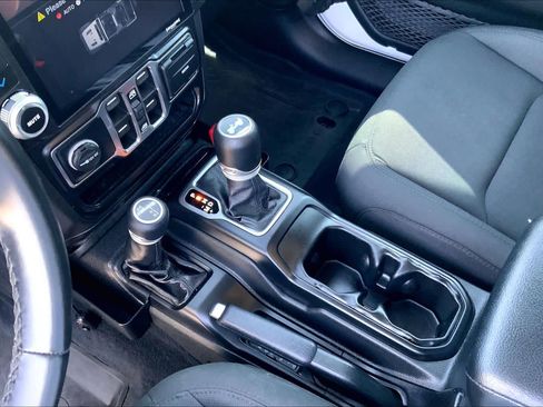 Used 2022 Jeep Wrangler Unlimited Sport AWD/4WD image 14