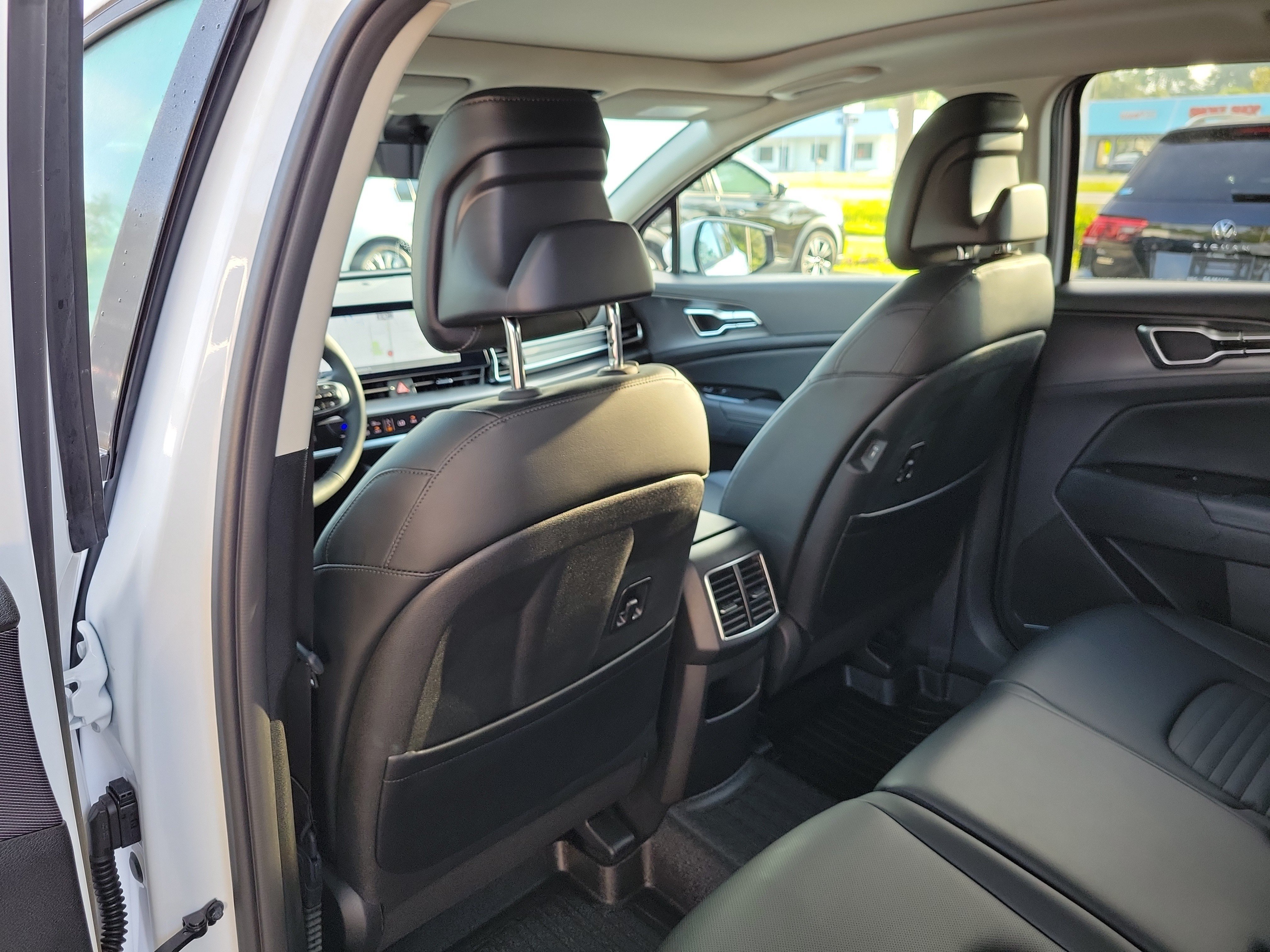 Certified 2025 Kia Sportage SX AWD/4WD image 17
