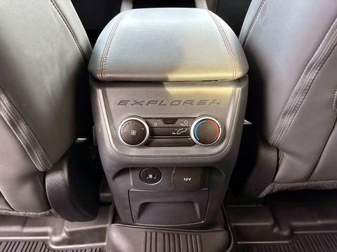 Used 2025 Ford Explorer Active w/ Active Comfort Package image 13