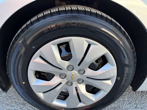 Used 2015 Chevrolet Cruze LS image 32