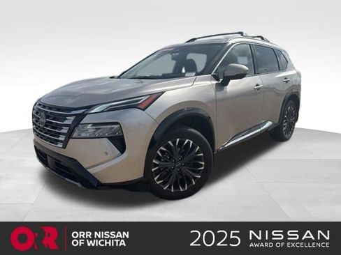Used 2025 Nissan Rogue Platinum AWD/4WD image 1