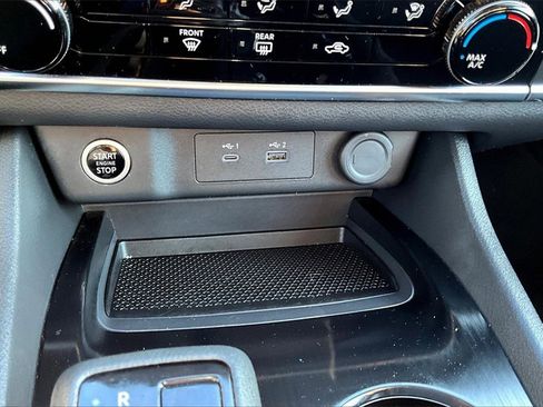 Used 2023 Nissan Rogue S image 31