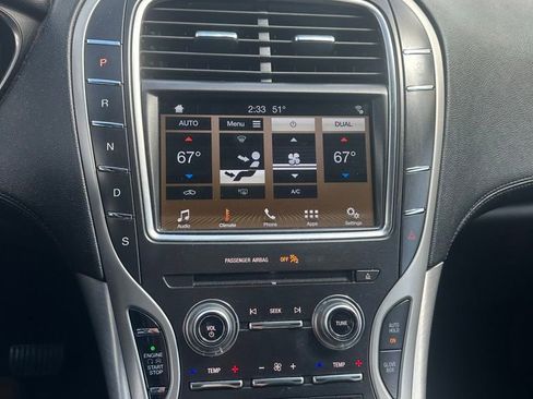 Used 2019 Lincoln Nautilus Premier AWD/4WD image 16