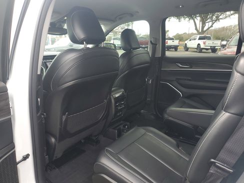 Used 2022 Jeep Grand Cherokee L Limited image 8