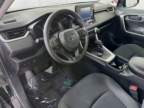 Certified 2021 Toyota RAV4 LE image 17