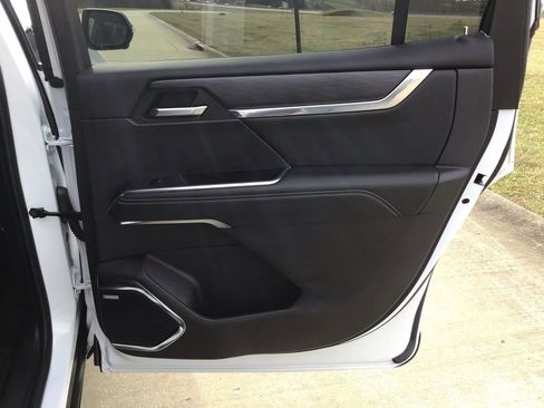 Used 2025 GMC Acadia Elevation image 18