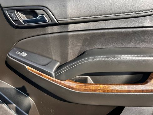 Used 2020 Chevrolet Suburban LT image 11